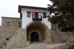 jarek11 
Entrance to Ardenica Monastery 
2019-03-16 20:05:16