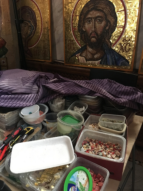 В мастерской мозаики. Покровский храм. 