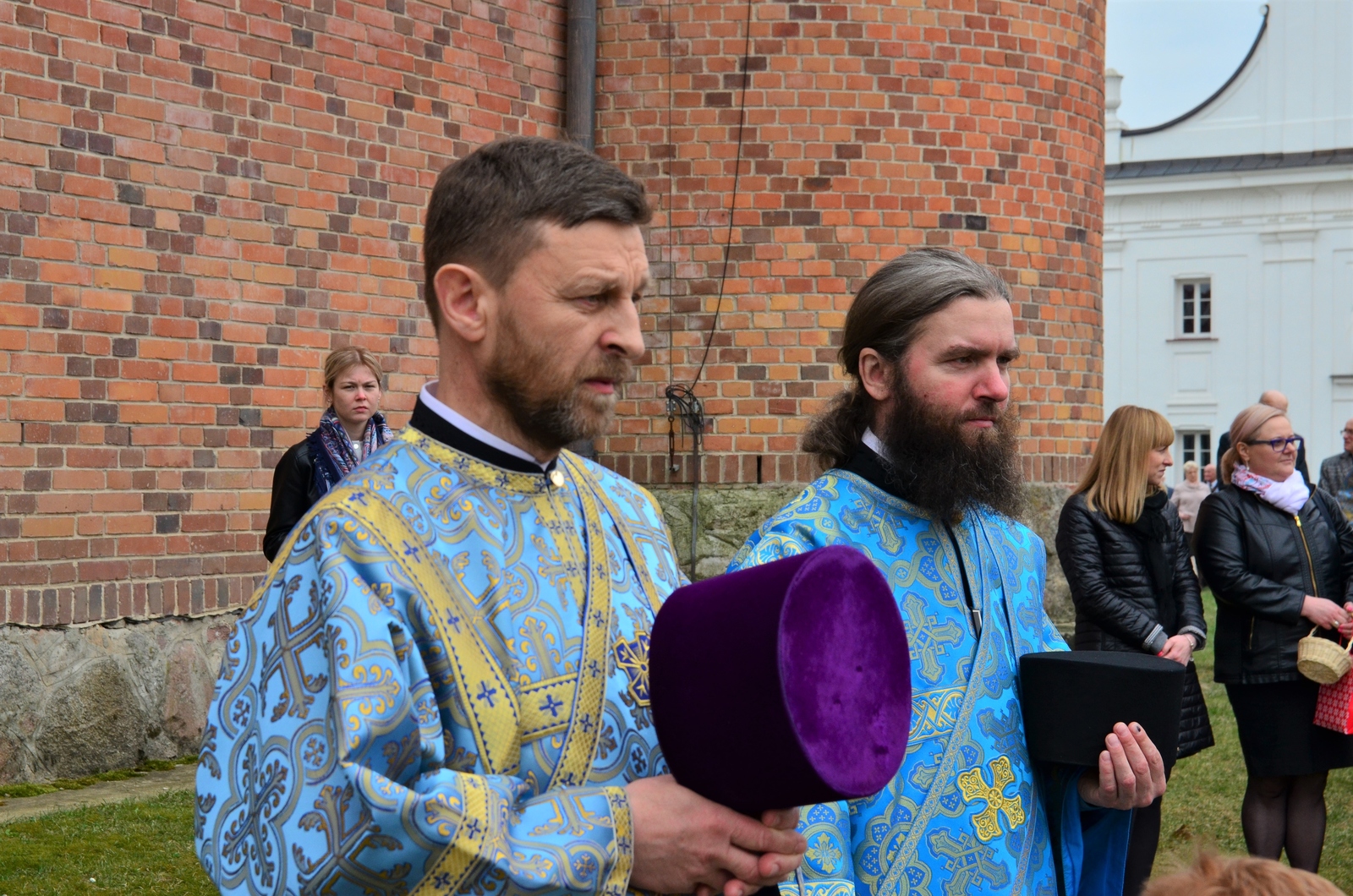 protodiakon Jarosław (Makal), hierodiakon Gerasim (Gawryluk) i Aleksandra Jarosławska(photographer)
