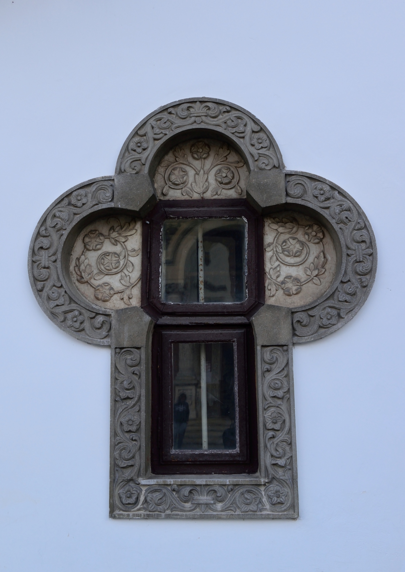 Okienko-krzyż monaster Sinaia