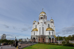 alik 
Храм-на-Крови́ во и́мя Всех святы́х, в земле́ Росси́йской просия́вших 
2019-04-03 10:30:22