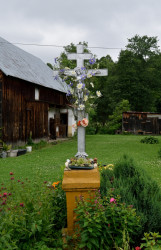 Sheep1389 
Łemkowski krzyż z kwiatami 
2019-04-06 10:15:33
