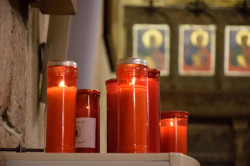 Sheep1389 
Candles during Paschal Night Balamand 2019 
2019-05-15 10:14:27