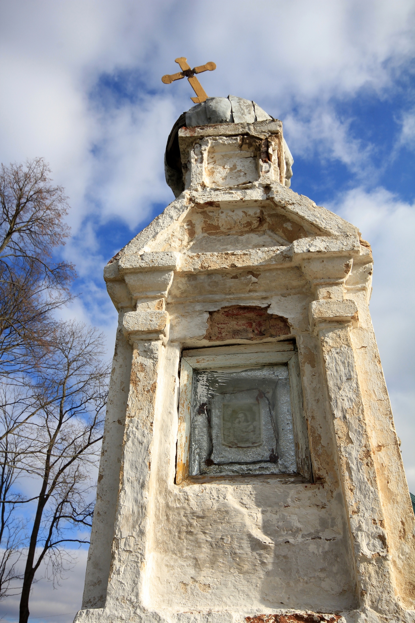 "Chapel" close to Orthodox church in Trześcianka