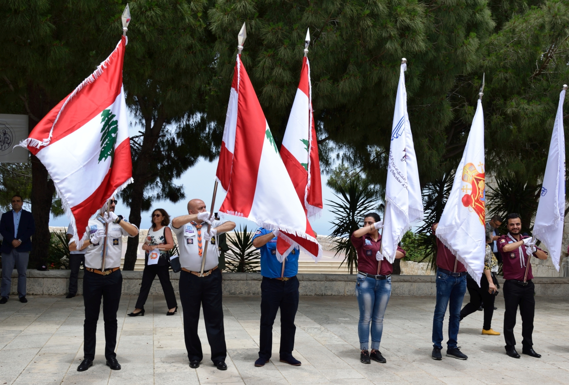 Flagi na powitanie serbskiego patriarchy Ireneusza w Balamand