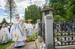 Vlutes 
Memorial Service for Metropolitan Leonty. 
2019-06-07 17:47:56