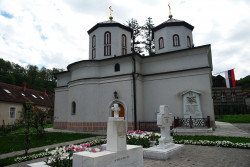mmilenovakovic 
Манастир у Раковици 
2019-06-11 13:09:04