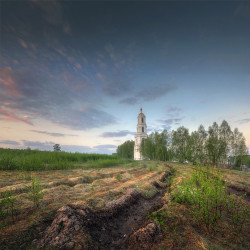 Barhatov 
Колокольня.. 
2019-06-15 16:42:08