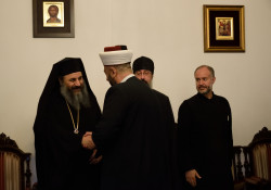 Sheep1389 
Mufti consolating metropolitan Anthony after death of his father 
2019-07-04 14:57:56