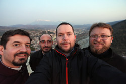 alik 
DSLR selfie 
2019-07-23 23:36:41