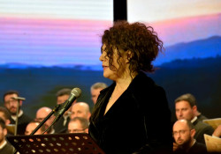 Sheep1389 
Divna Ljubojević at the lenten concert in Lebanon 
2019-07-25 08:17:47