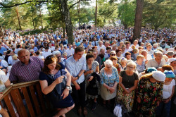 jarek1 
All-Night Vigil at Holy Mountain of Grabarka. The feast of Transfiguration 
2019-08-19 22:22:37