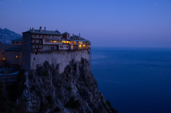 slawek 
* balkon między niebem a ziemią * Monaster Simonopetra * 
2019-08-19 23:40:28
