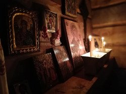 Maahiska 
Frosty iconostasis 
2019-08-30 21:22:33
