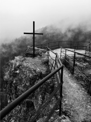 benchy 
Черната скала (в района на Боровец) / The Black Rock (near Borovets) 
33 
2019-09-27 11:52:30
