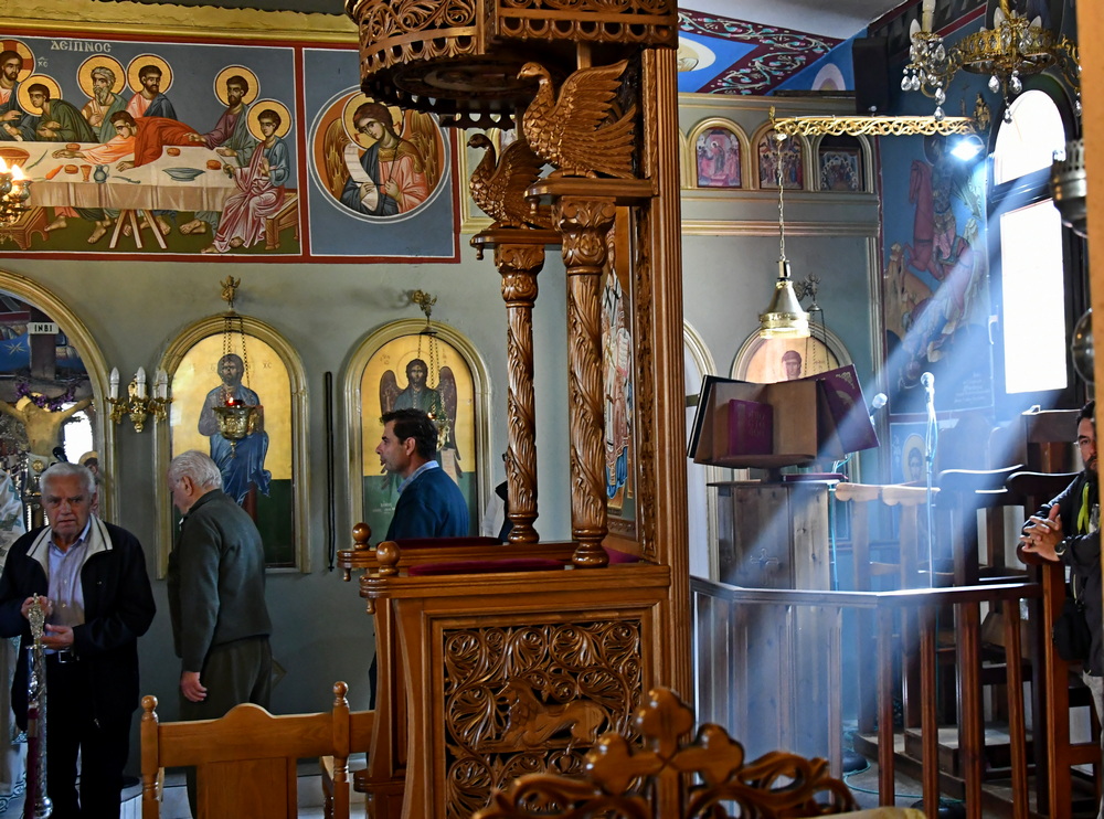 Литургија у Пефкију