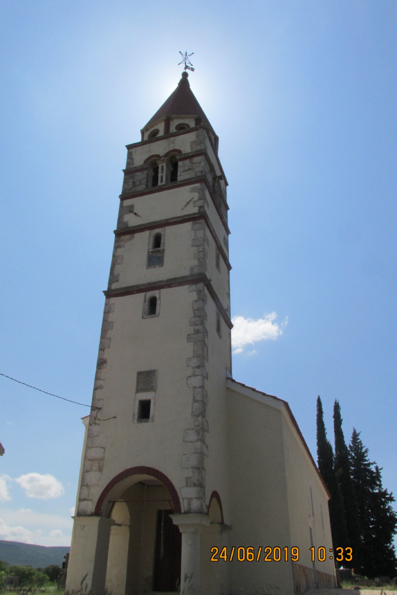 HRAM SV. KIRIKA I JULITE U KARINU