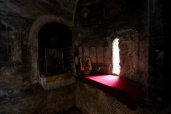 alik 
Archangels Orthodox church in Voskopoje 
2019-12-17 23:32:50