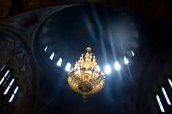 Sheep1389 
Chandelier and the light in saint Nedelya&#039s cathedral in Sofia 
2019-12-20 10:11:07