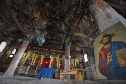 alik 
St Athanasios Church, Voskopoje 
2019-12-29 23:05:20