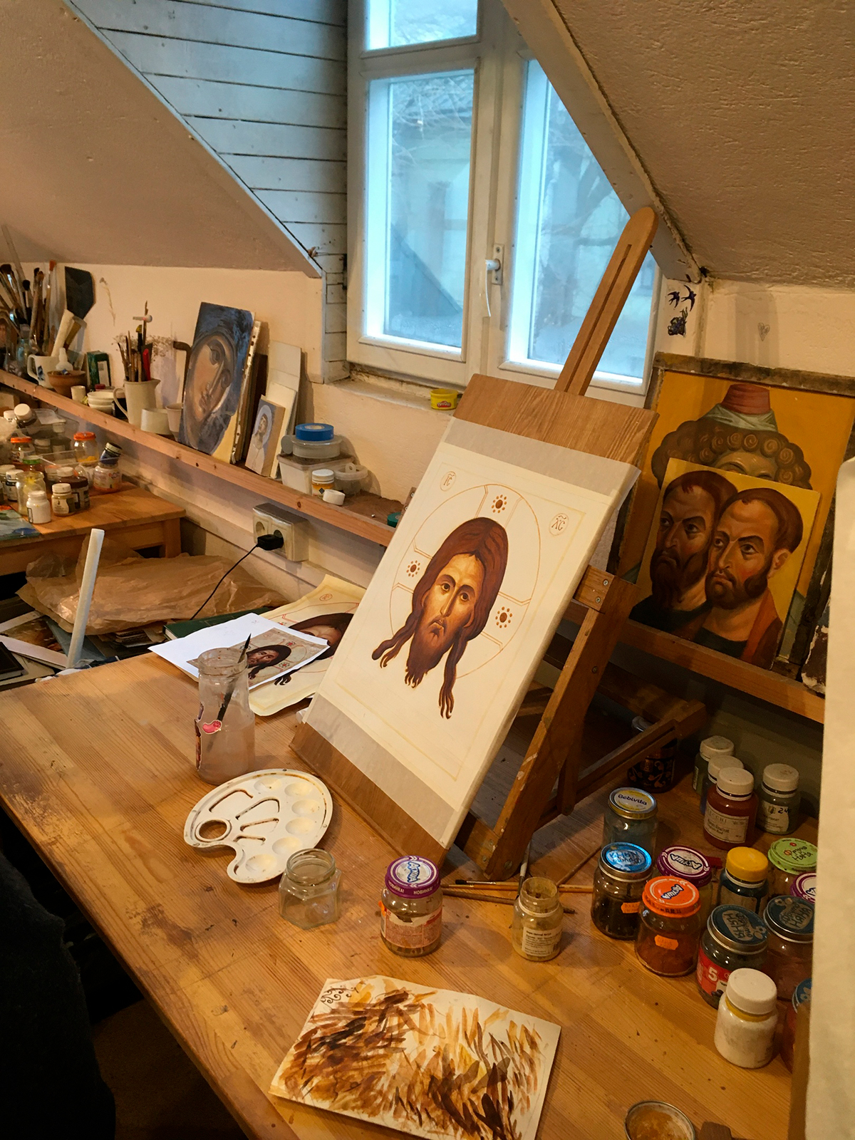 В иконописной мастерской