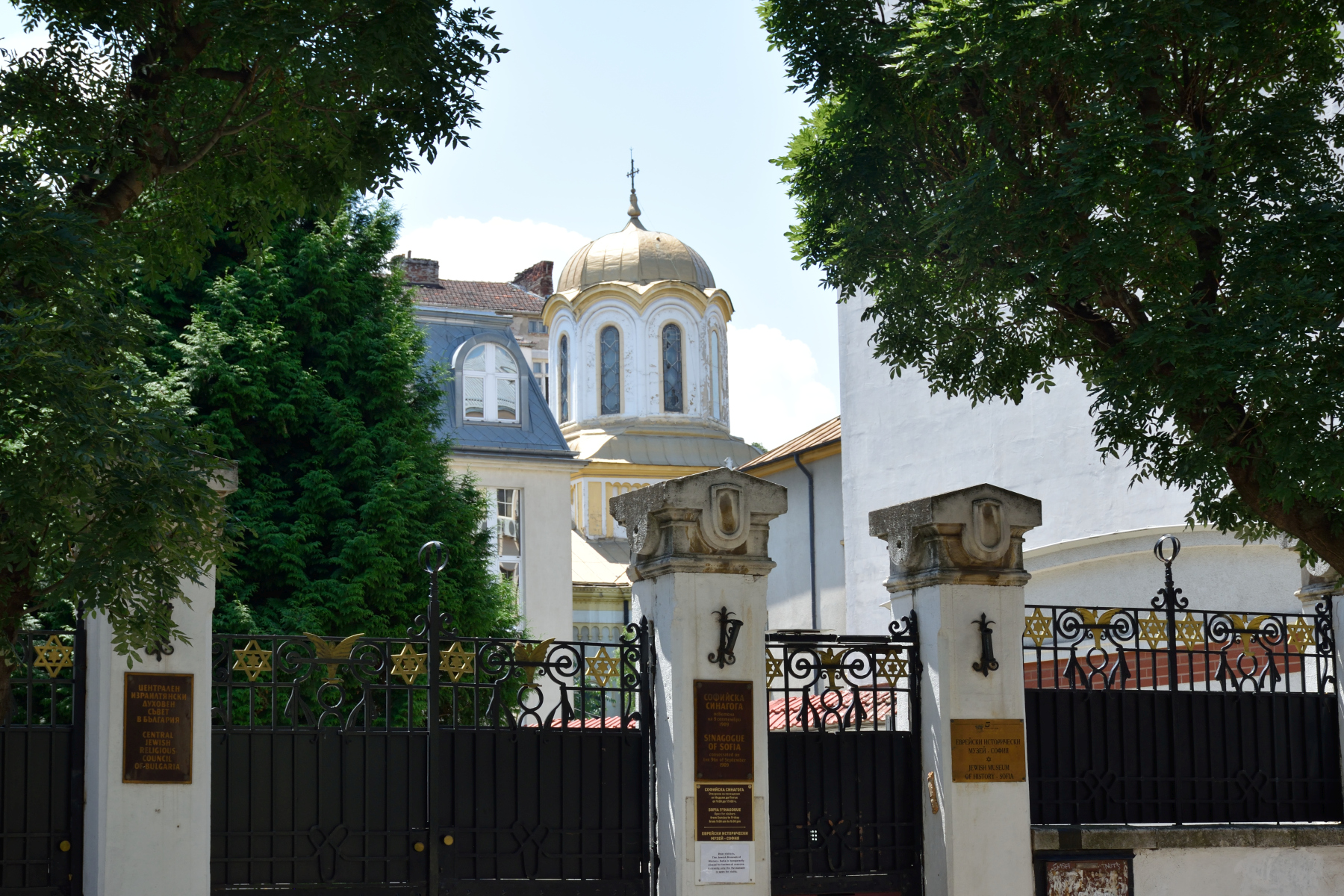 Cerkiew rumuńska i brama synagogi - Sofia