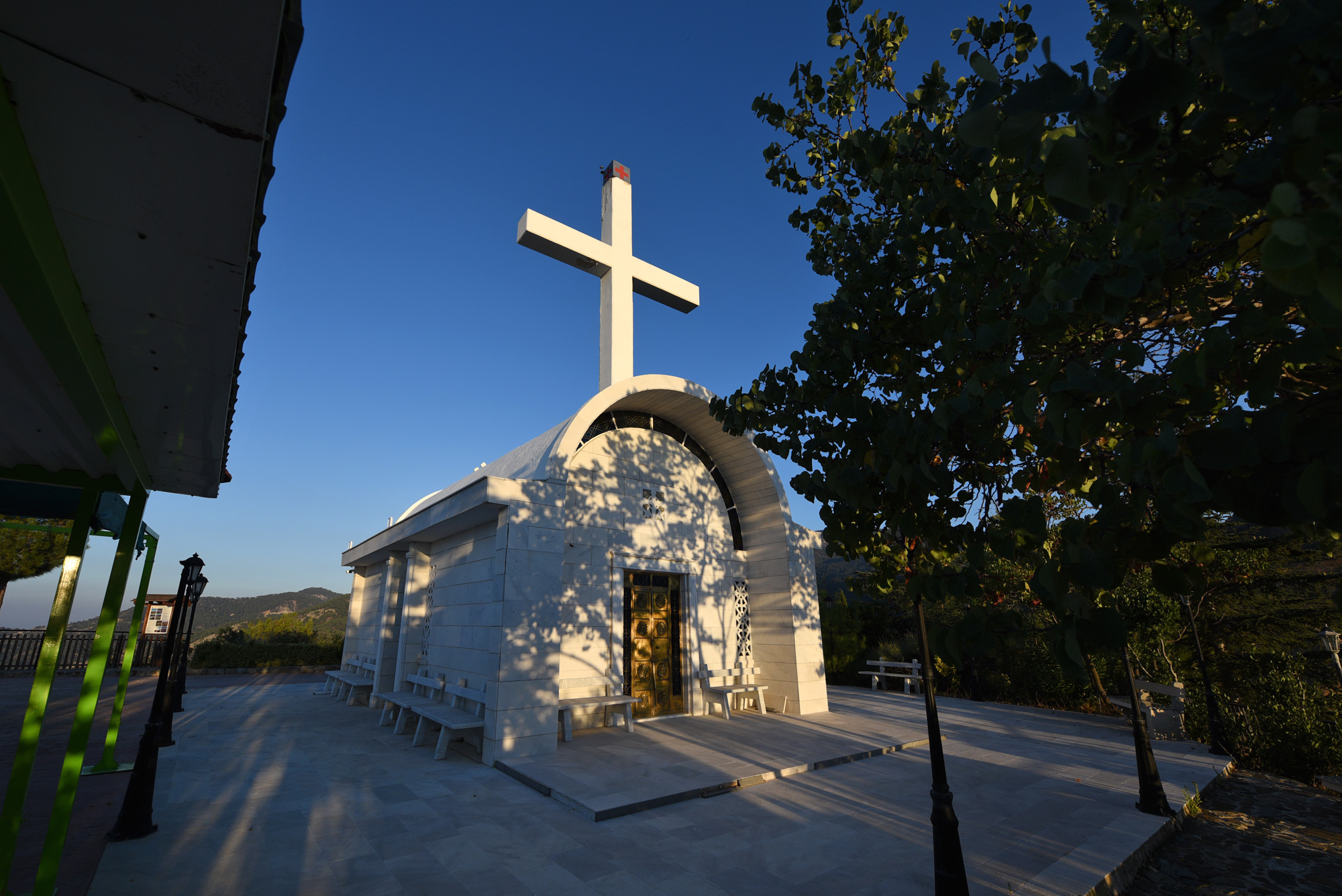 Holy Cross Church, Pedulas