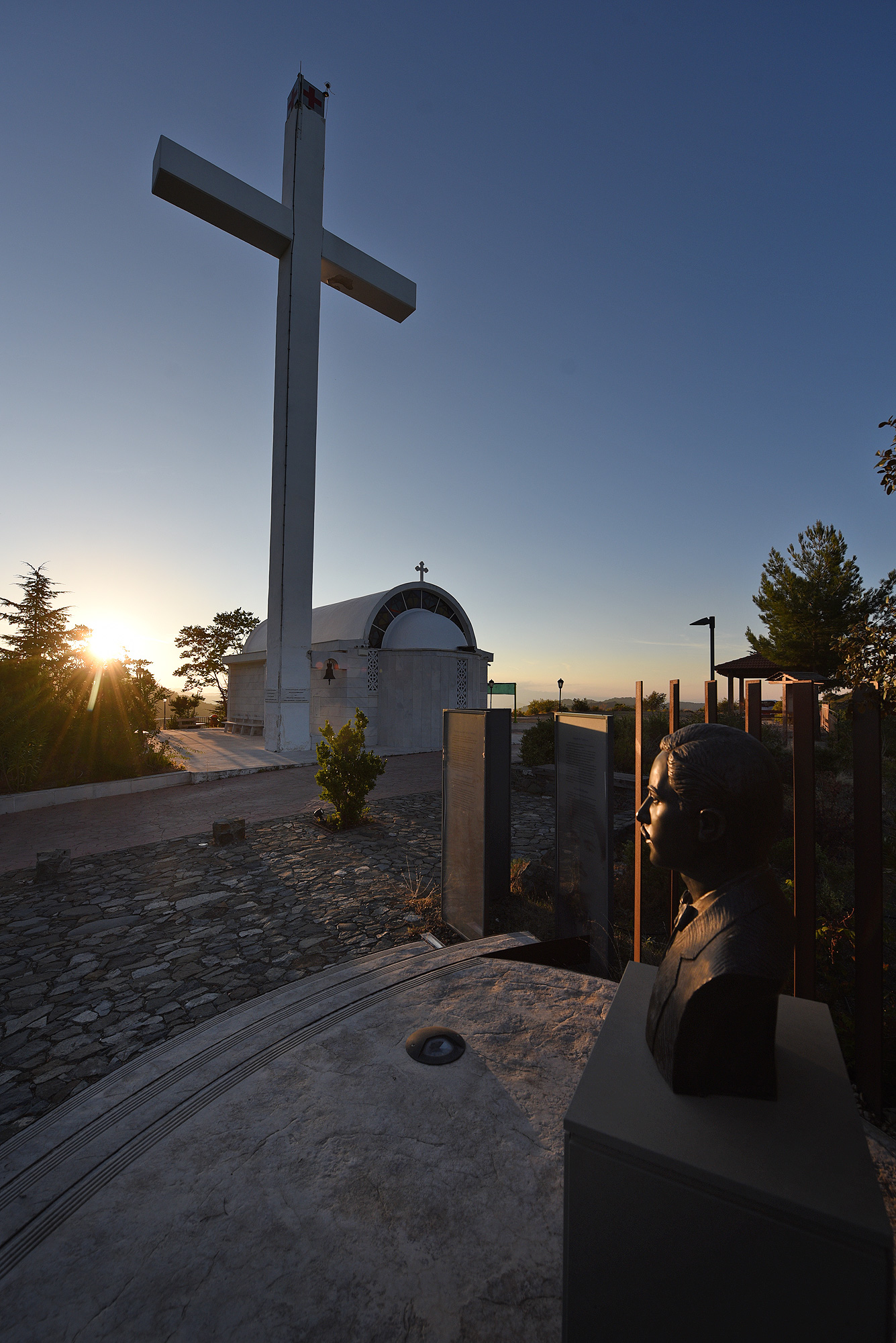 Holy Cross Church, Pedulas