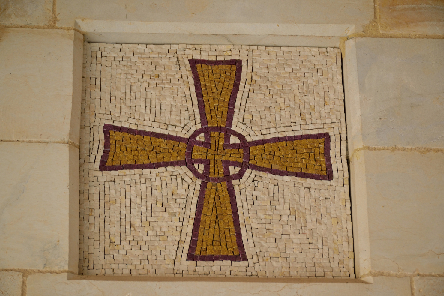 Mozaika-krzyż w monasterze Kaftoun