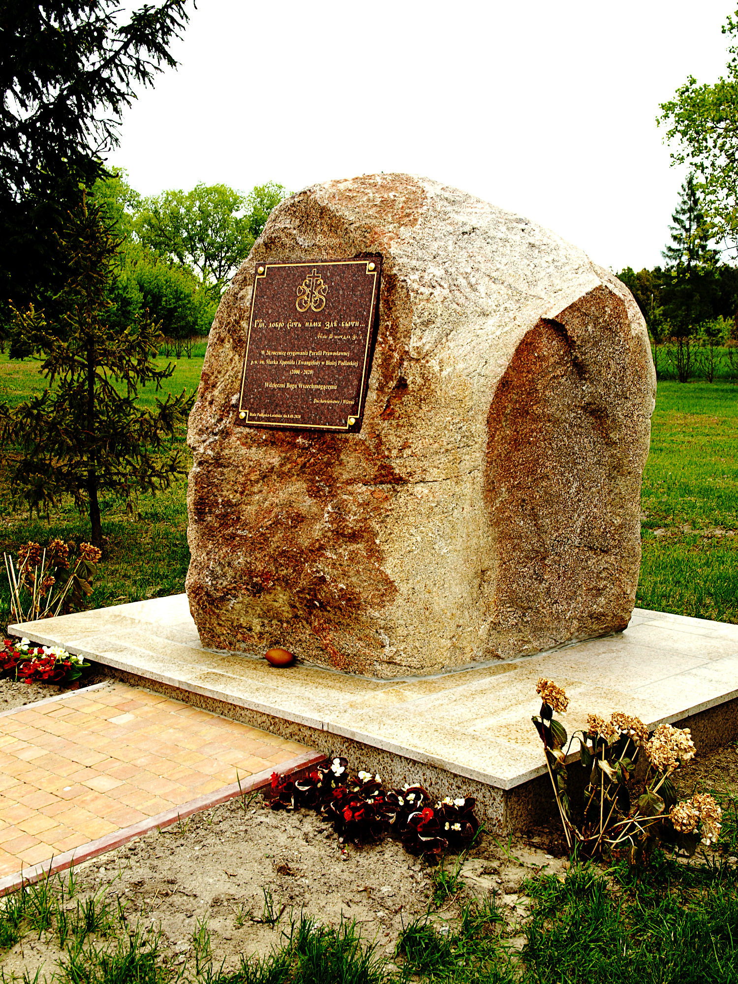 Pomnik(2)
