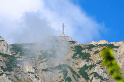 FotoPelerin 
Cerul și Pământul... / Linking Sky and Earth... 
2020-05-22 17:24:43