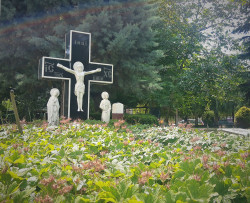 Angel BG 
Оброчният кръст в двора на храм "Св. Троица" в Добрич 
2020-06-07 12:57:54