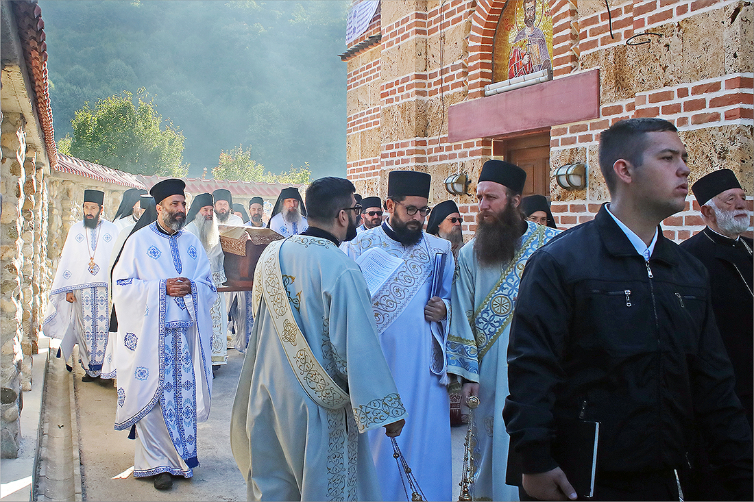 У манастиру Ћелије - At the Celije monastery