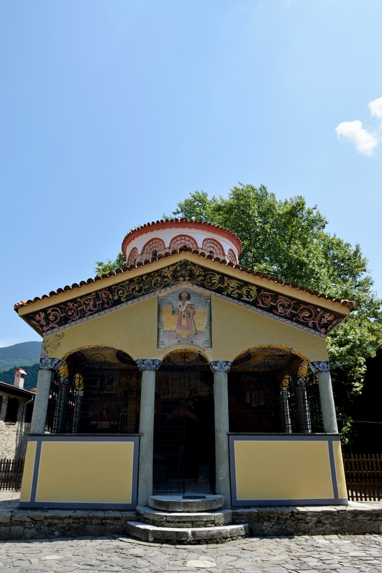 Mniejsza cerkiew w monasterze baczkowskim - widok od frontu