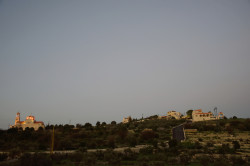 Sheep1389 
Cerkiew św. Eliasza na tle wsi Btaaboura 
2020-07-07 13:16:45