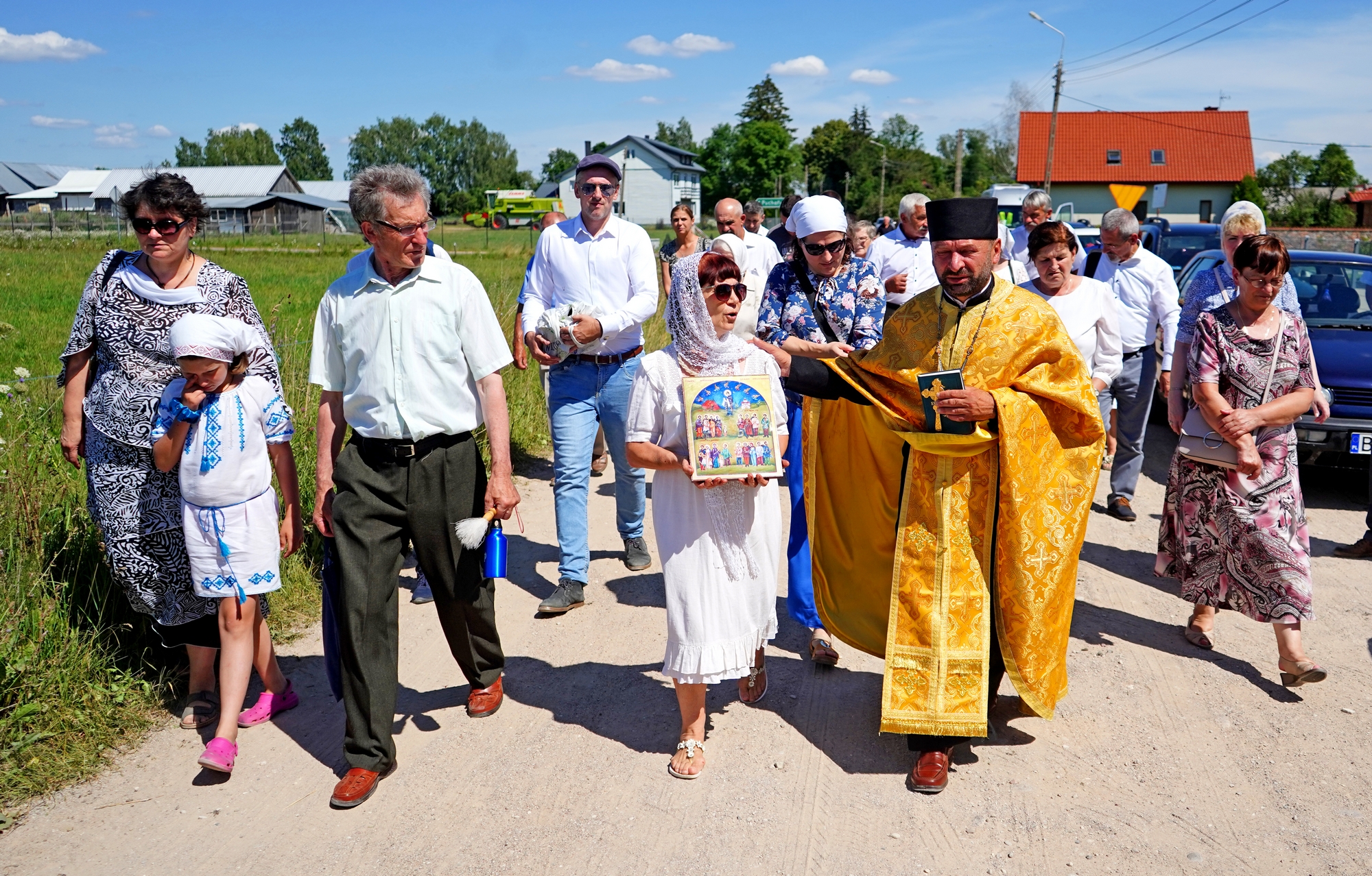 Procession on the way to Podlasie Martyrs grave close to Puchały Stare