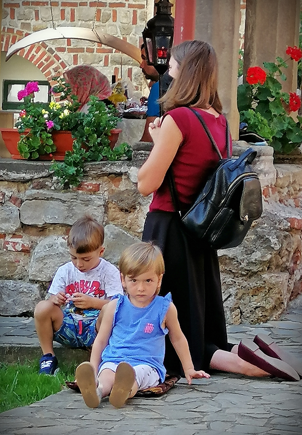 Prayer at Sărăcinești Monastery, Vâlcea county