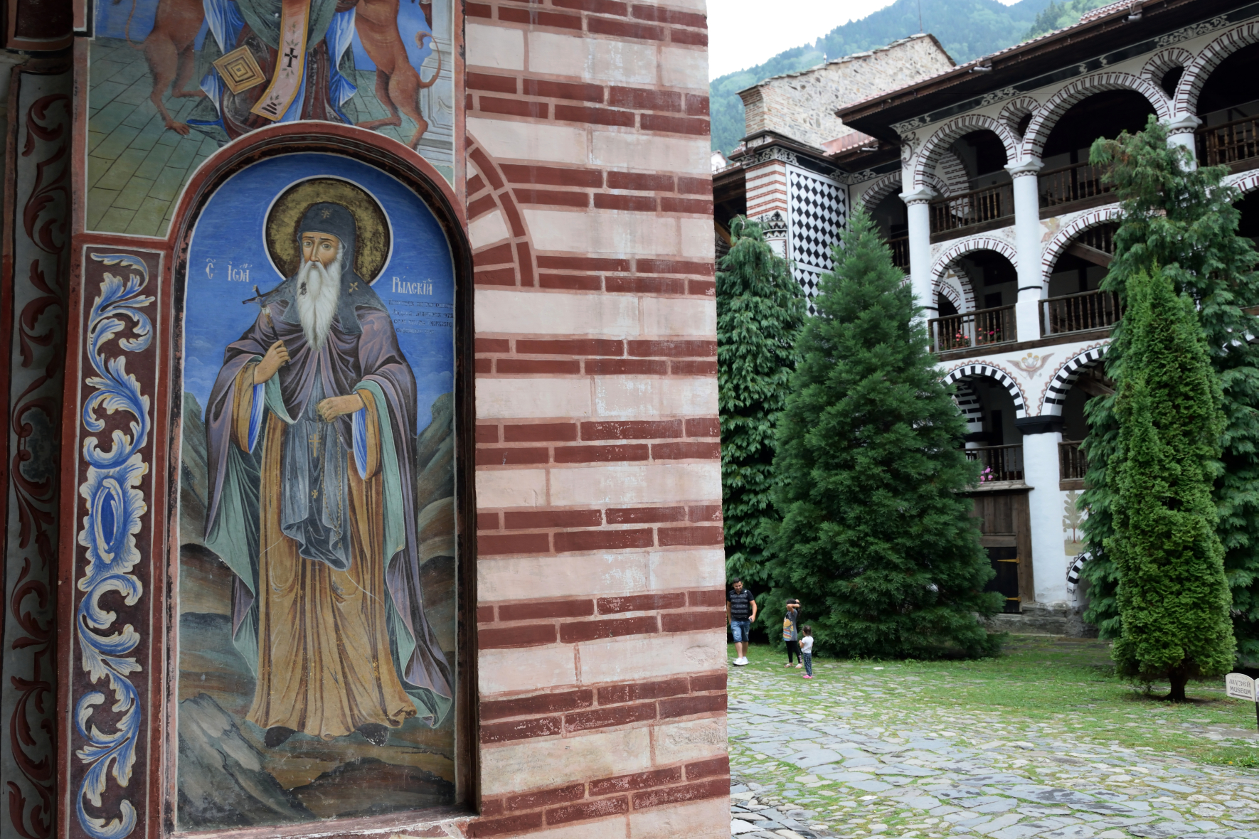 Ikona św. Jana Rylskiego na ścianie cerkwi, monaster rylski