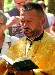 jarek11 
The prayer to Podlasie Martyrs at their grave close to Puchały Stare 
2020-08-02 21:39:02