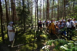 jarek 
The prayer in the wood at Podlasie Martyrs grave close to Puchały Stare 
2020-08-05 13:45:26