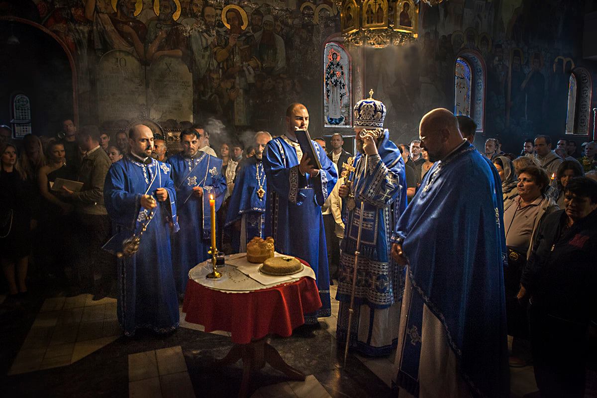 Освећење колача и жита