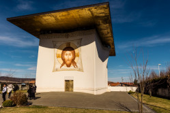 ovidiutatar 
Beutiful Church 
15 
2020-09-17 18:53:43