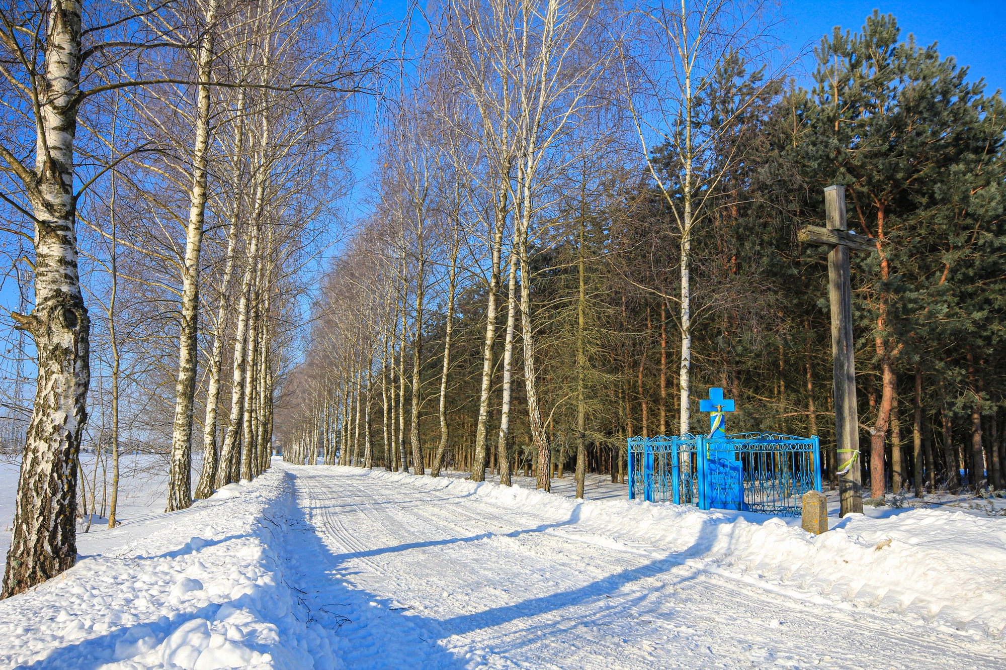The path to Orthodox cementary in Mallinniki
