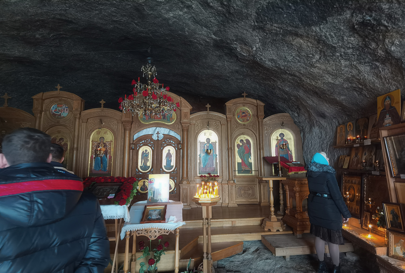 Пещерный храм вмч. Феодора Стратилата 