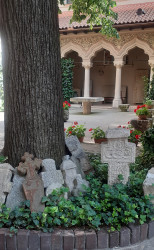 Madalina24 
Stavropoleos Monastery  
2021-05-31 01:01:18
