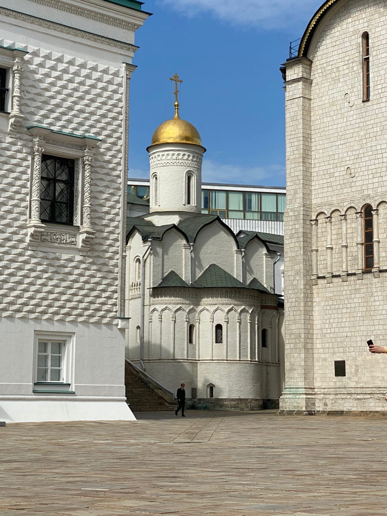 Затаился в уголке