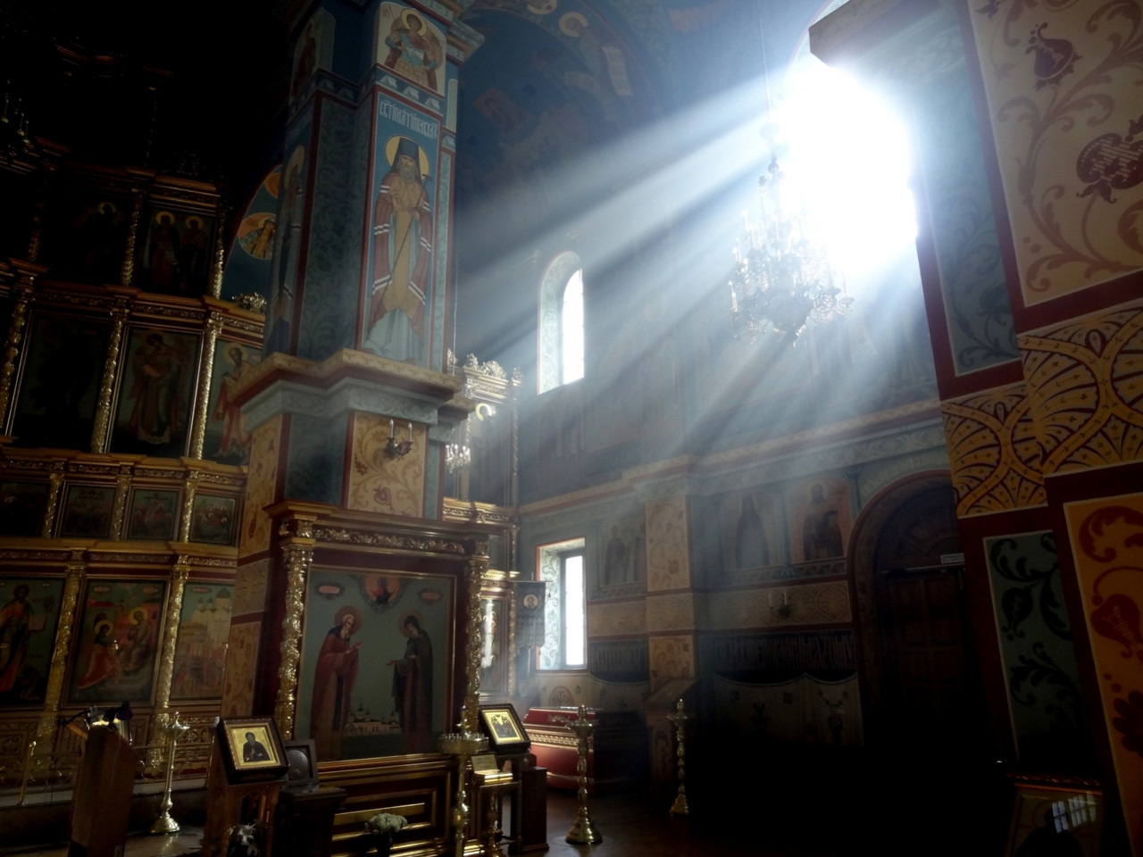 Свет в храме