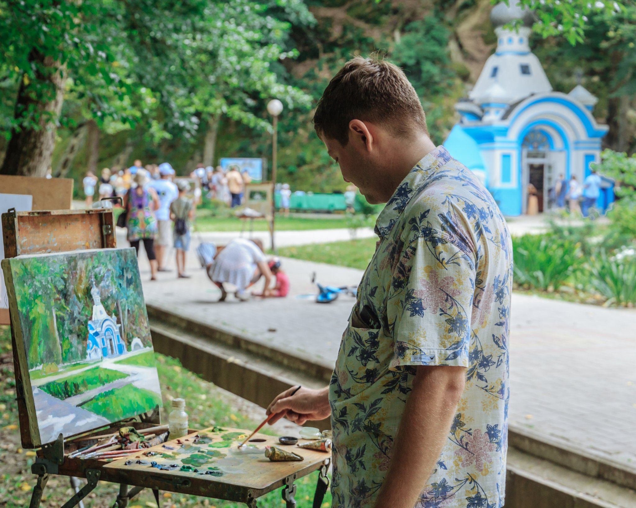 Художник на пленэре у Иверской часовни г. Горячий Ключ