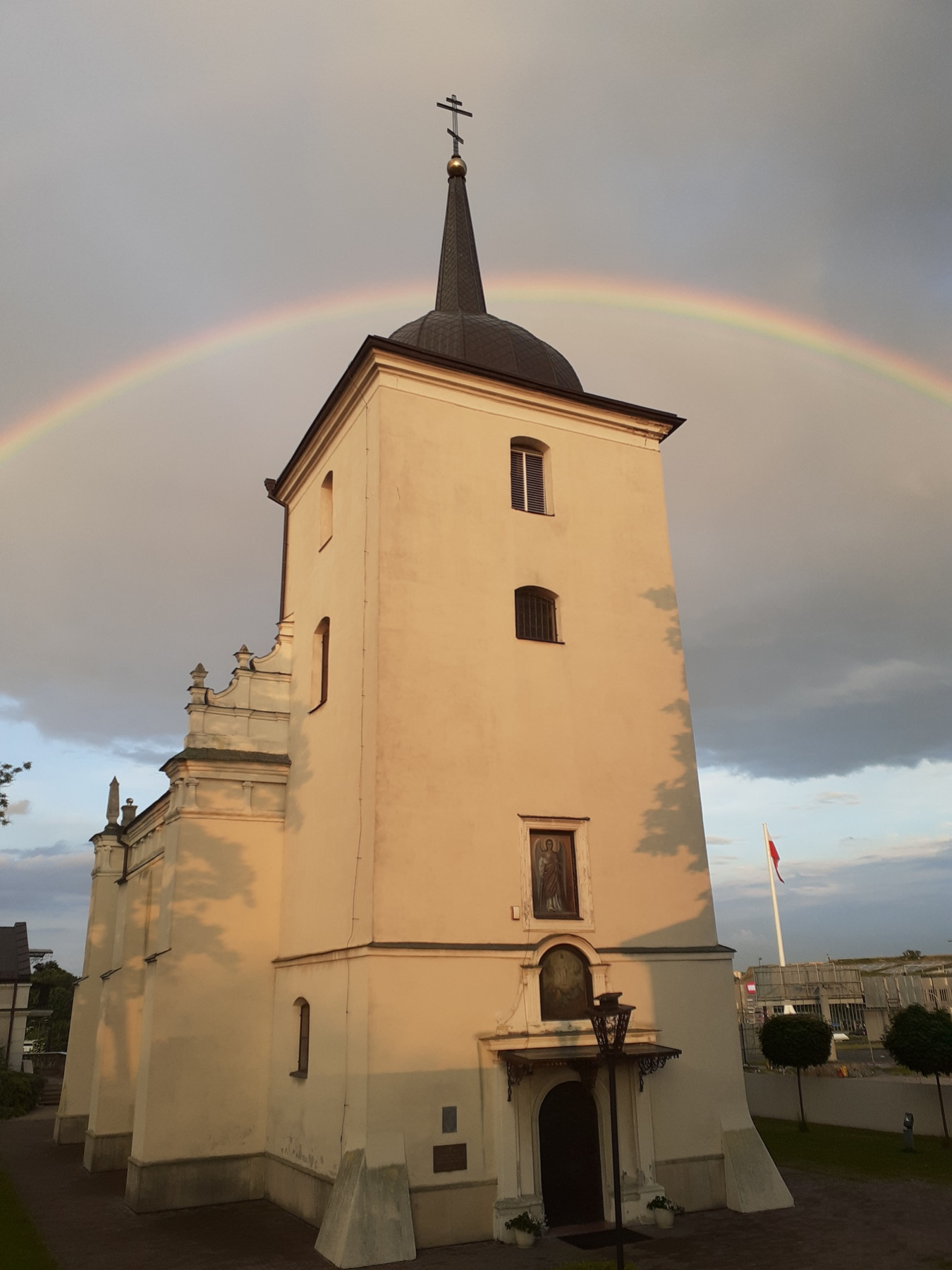 Tęcza nad cerkwią Przemienia Pańskiego w Lublinie 