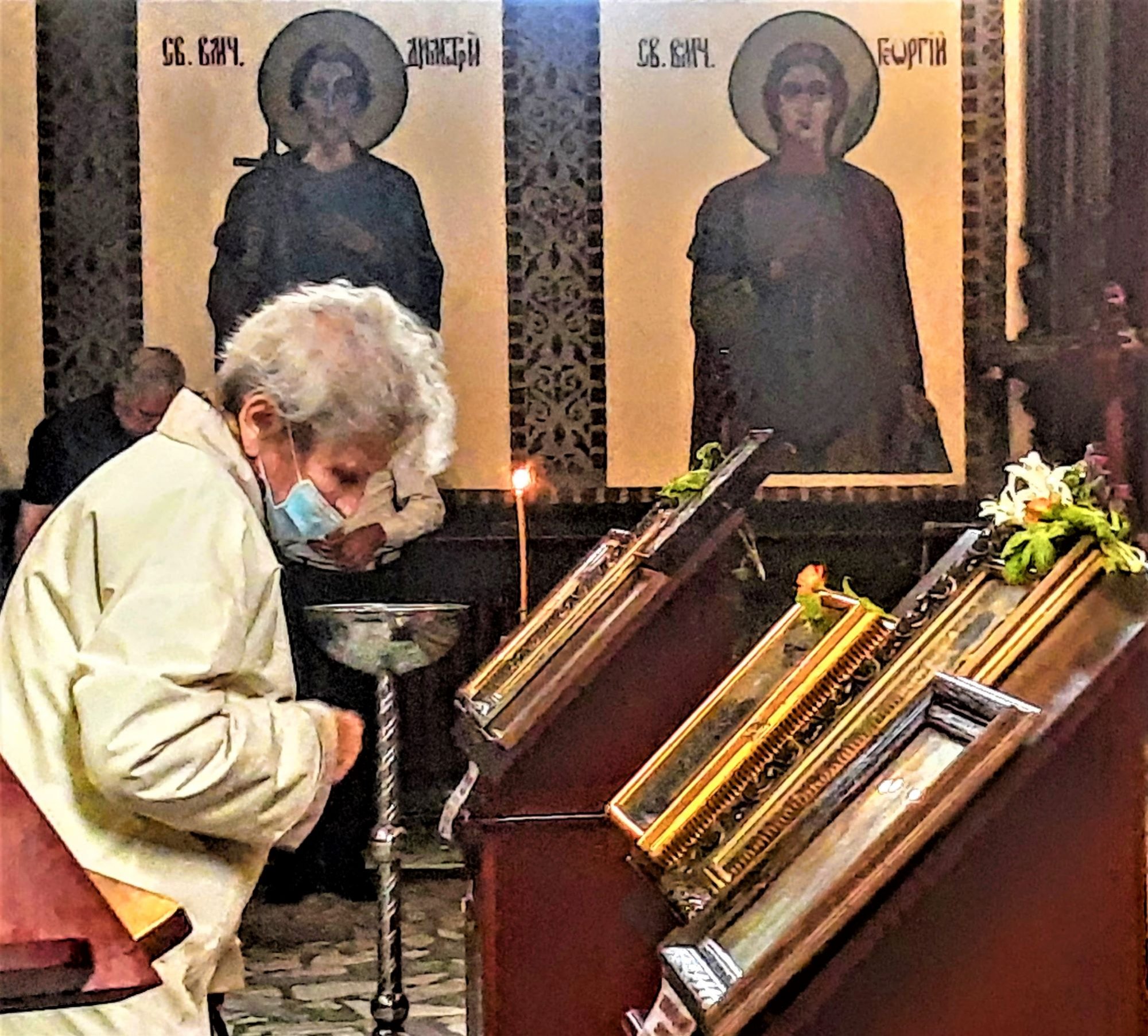Мирянка в храма